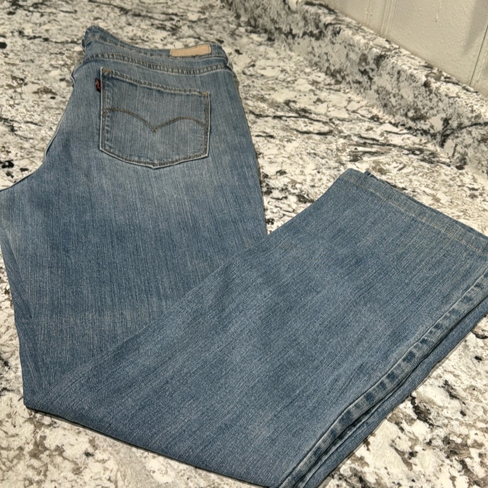 Levi’s Demi curve Boot cut jeans